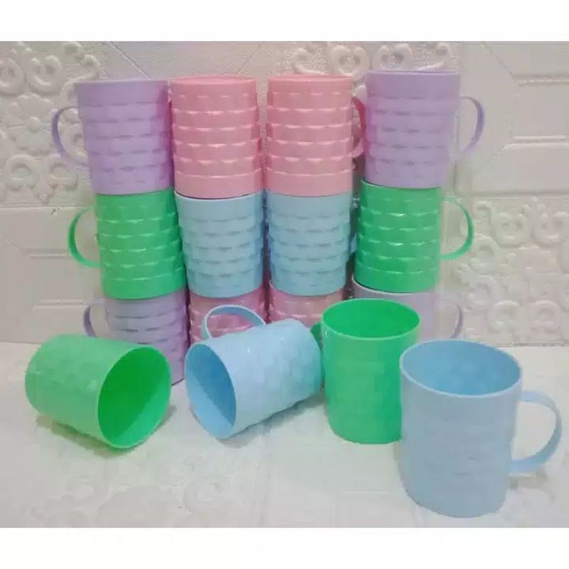 6 PCS GELAS PLASTIK GAGANG / CANGKIR PLASTIK MOTIF ANYAM