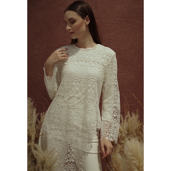 Benang Jarum x Buttonscarves Azru Asymetrical Outer White