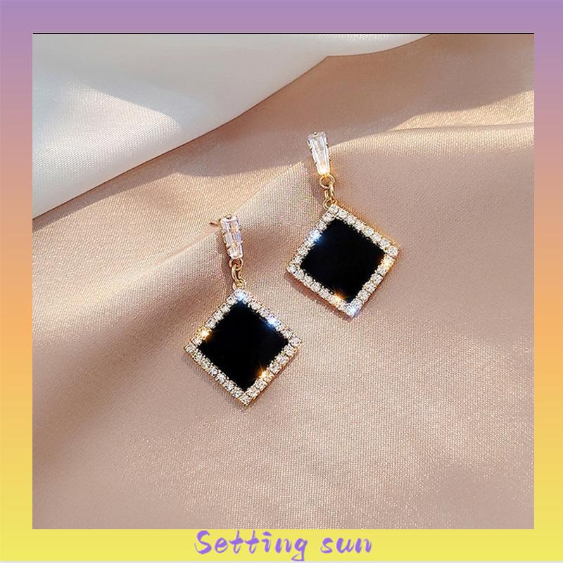 S925 Silver Needle Earrings Temperamen Fashion Kepribadian Anting Geometris Anting Wanita TN