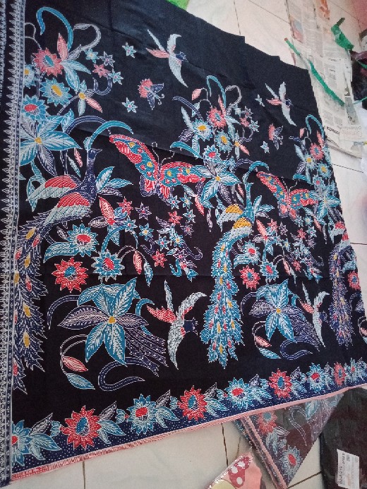 Kain Batik Solo Motif Burung Merak Nangkring Warna Biru