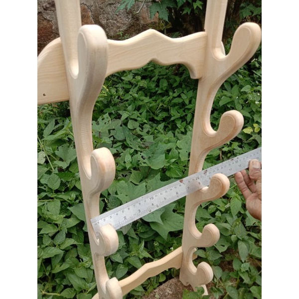 dudukan atau standing rak untuk golok 5 tahap natural