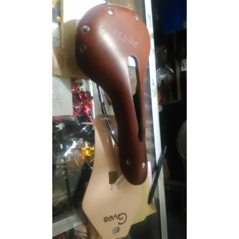 Saddle Gyes Leather Classic