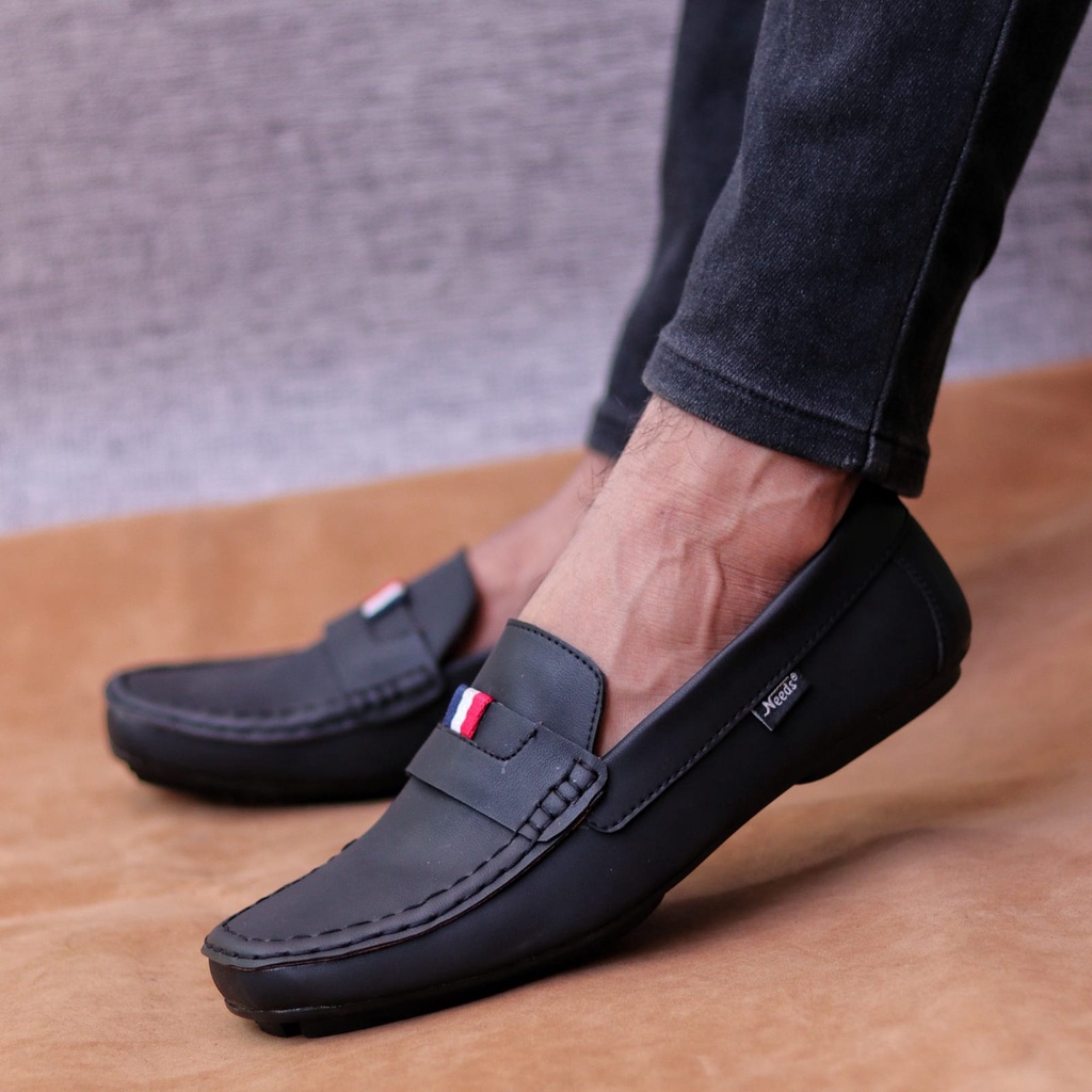 MOLK Sepatu Kasual Slip On Pria Kulit Sintetik Sepatu Slop Pria Anti Slip Simple Murah