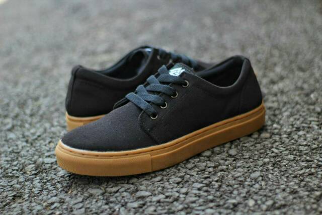 XSHOESBDG.ID X NERO Sepatu Sneakers Pria Casual Shoes Formal Pria Jalan Santai Acara