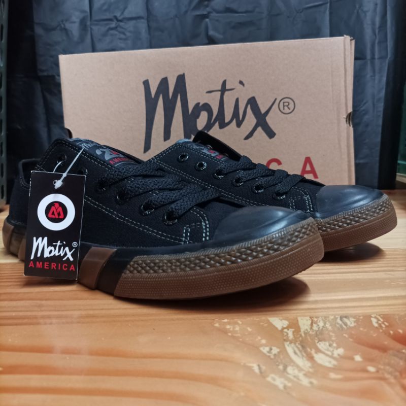 Sepatu Sekolah Hitam Tali Motix Classic America