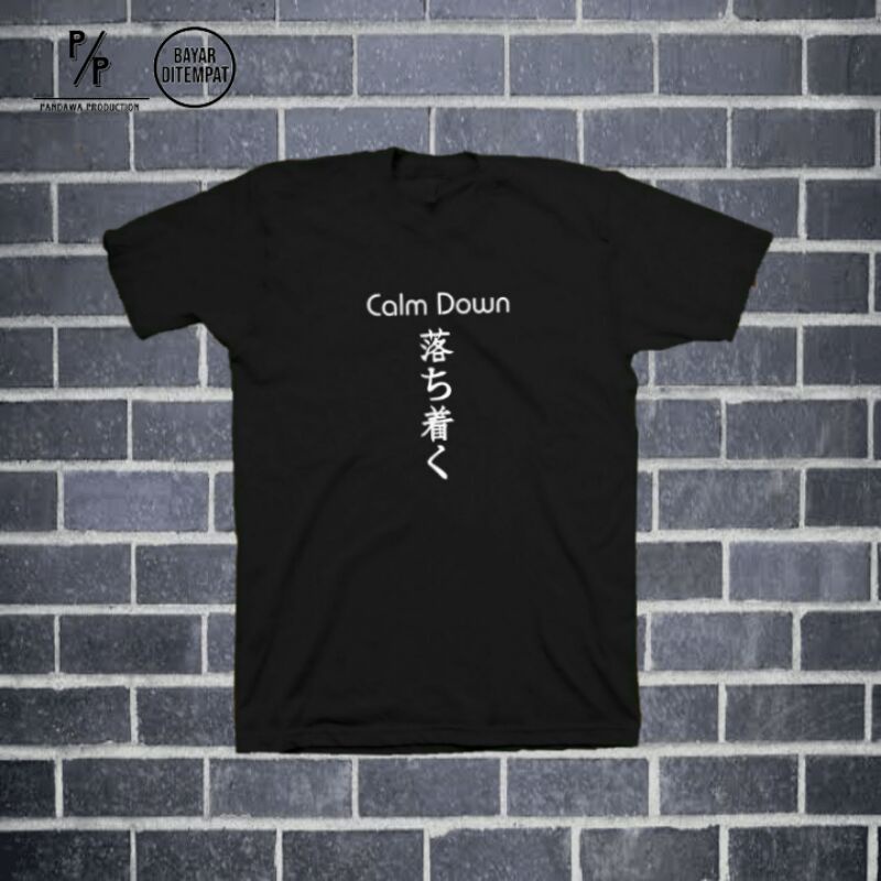 KAOS TULISAN JEPANG CALM DOWN/KAOS DISTRO PRIA WANITA KEREN HITAM PUTIH
