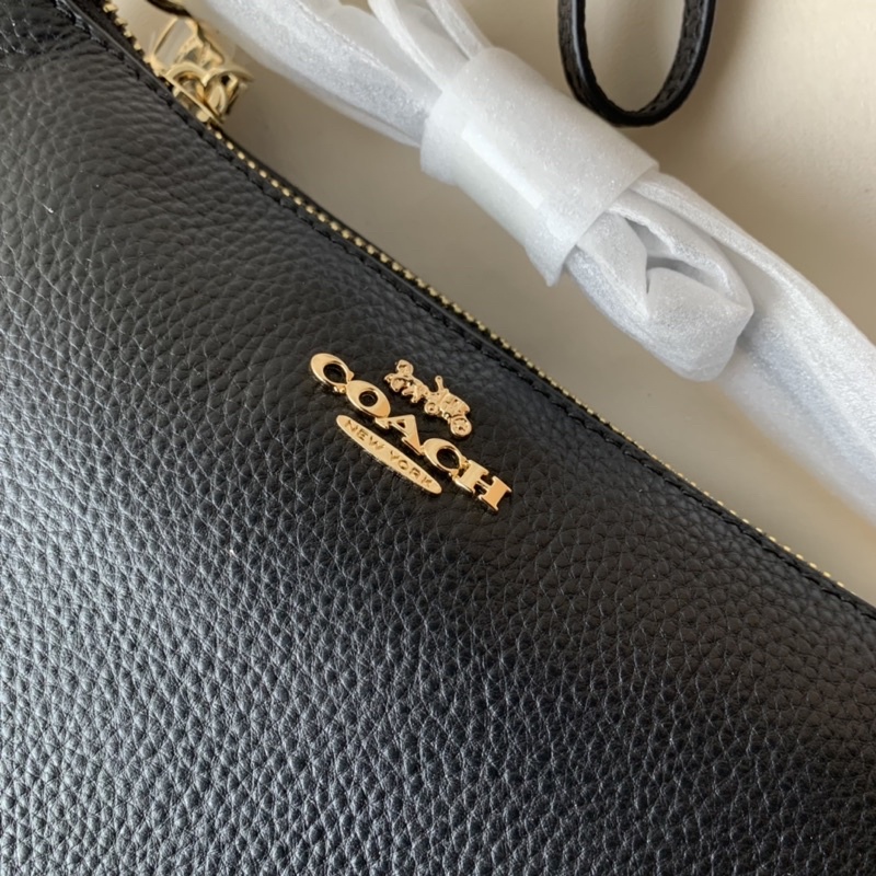 COACH TOP HANDLE POUCH IN PEBBLE LEATHER (F36645)