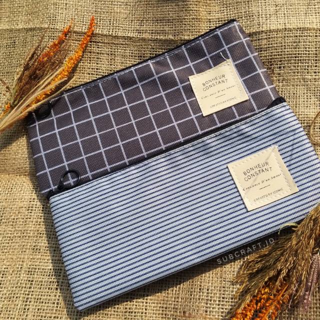 

Tempat pensil canvas.