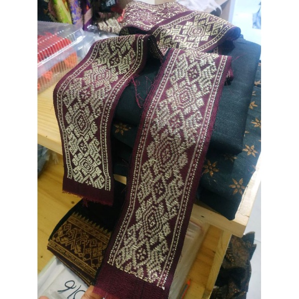 Selendang Songket ASLI (Tenunan khas BALI)-Marun Gold
