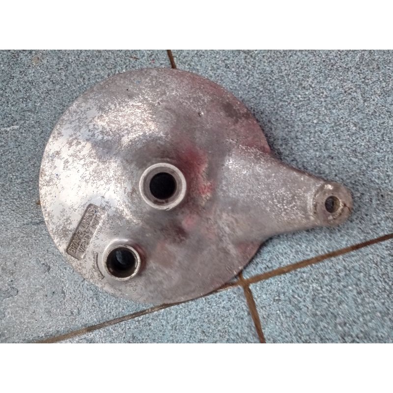 Tutup Tromol Sebelah Belakang Suzuki Thunder Original