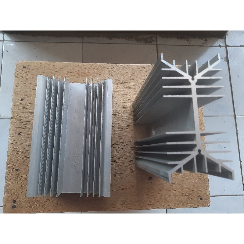 Heatsink Sirip besar dan sirip Double