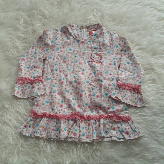  Hello  Kitty  baju  lengan  panjang  preloved size 6y Shopee 