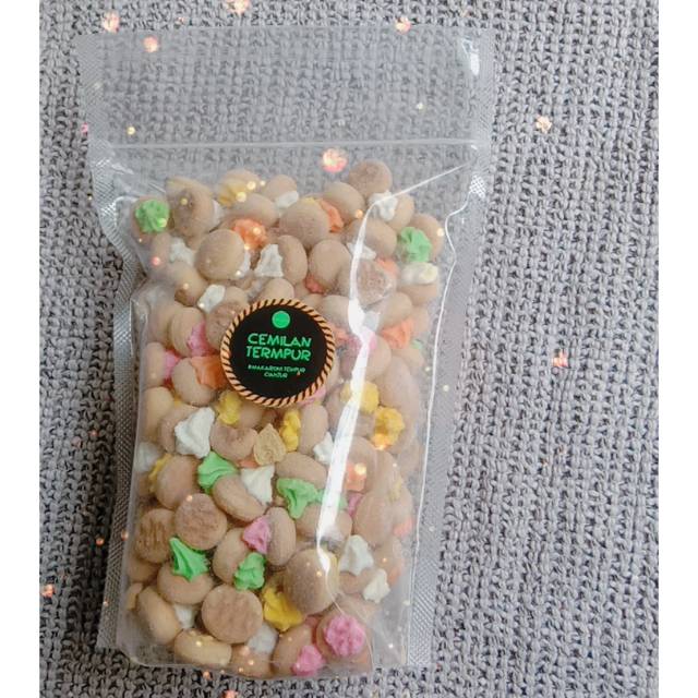 

Snack kiloan Cemilan Tempur : Kue kancing jadul oleh-oleh Cianjur netto 250 gram