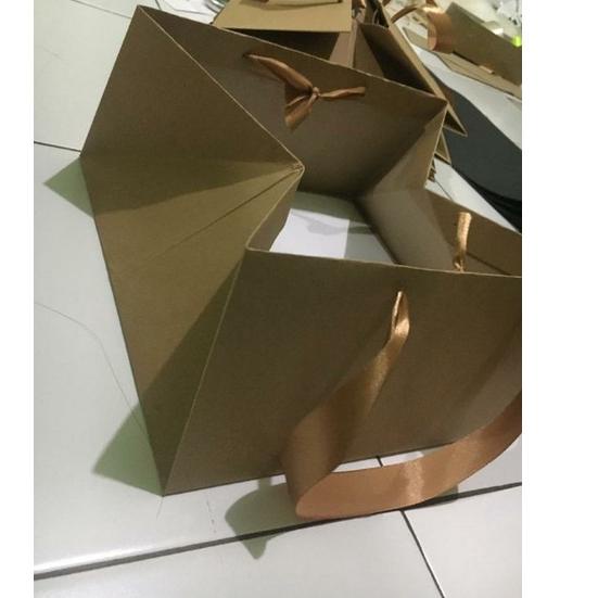 

WOW MURAH paperbag 23x23x16 10pcs..