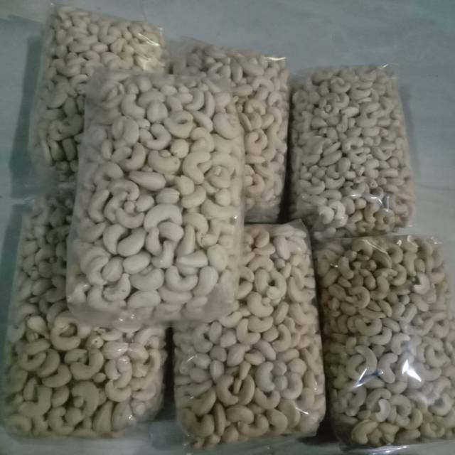 

Kacang Mete / Mede Mentah 1000 gram Grade Super Asli Wonogiri