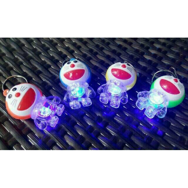 Doraemon 12 PCS gantungan nyala.