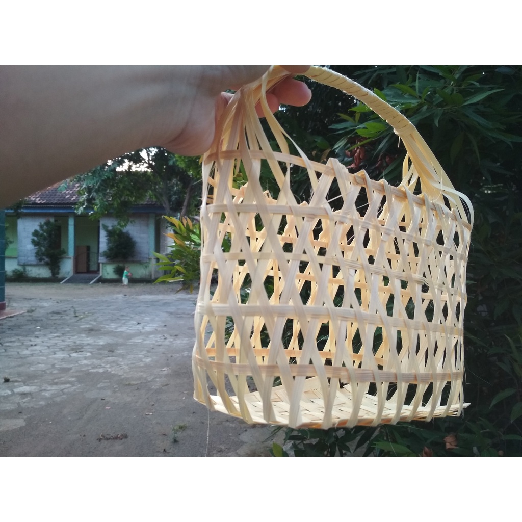 Tas keranjang bambu anyaman unik