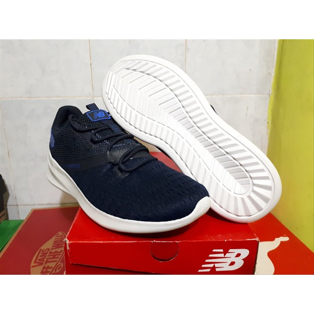 new balance lazr amp sport