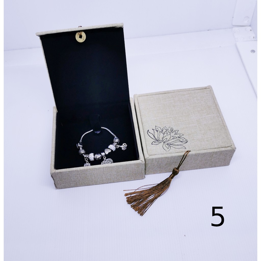 Kotak Gelang Besar Motif Tersedia Berbagai Warna Bracelet Box Tempat Perhiasan Jewelry Murah Cocok Untuk Gift / Hadiah, Lamaran, Mahar Pernikahan, Hantaran Tunangan, Seserahan Pernikahan