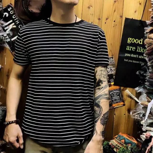 BAJU KAOS PRIA DISTRO SALUR BLACK LITTLE STRIPE KAOS BELANG KAOS MURAH