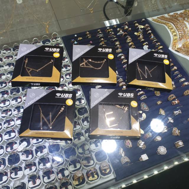 Kalung emas 700 22k carendelano inisial A,E,M,N