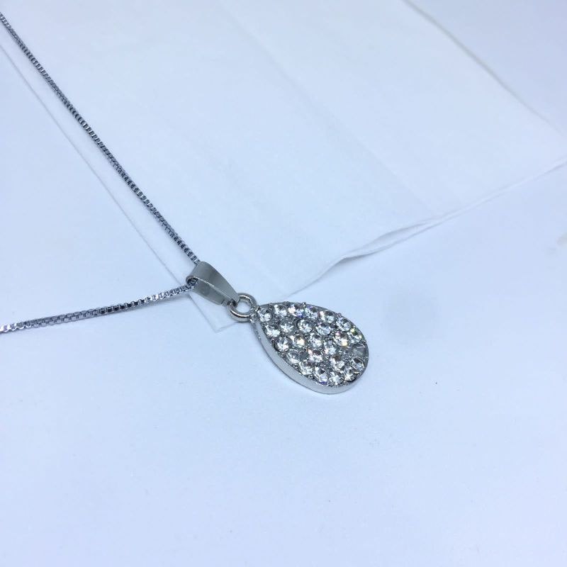 Kalung Titanium Wanita Elegan Liontin lonjong permata full Termurah Anti Karat