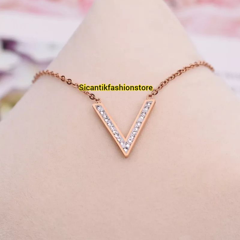 Kalung Titanium Fuji Rose Gold Terbaru Terlaris Anti Karat Selamanya Fashion Wanita Kalung Fuji Premium Asli Titanium Kalung Huruf V Liontin Huruf V