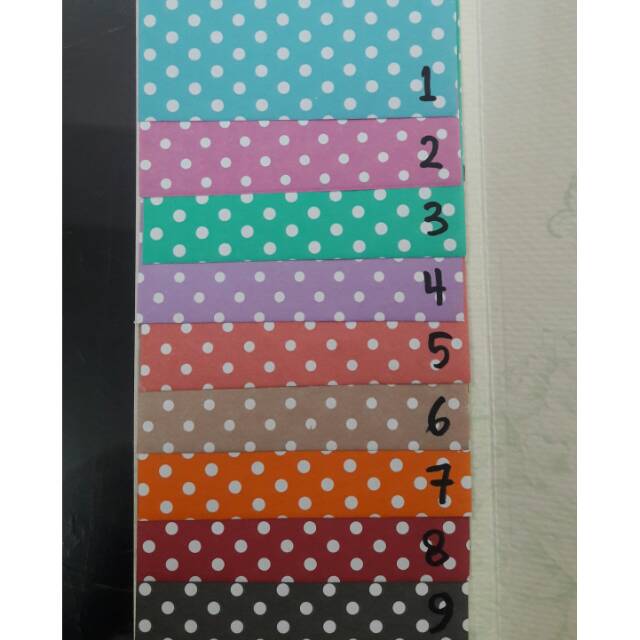 

Kertas kado polkadot 6 lbr