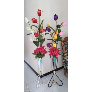 BUNGA TULIP SUDUT RUANGAN