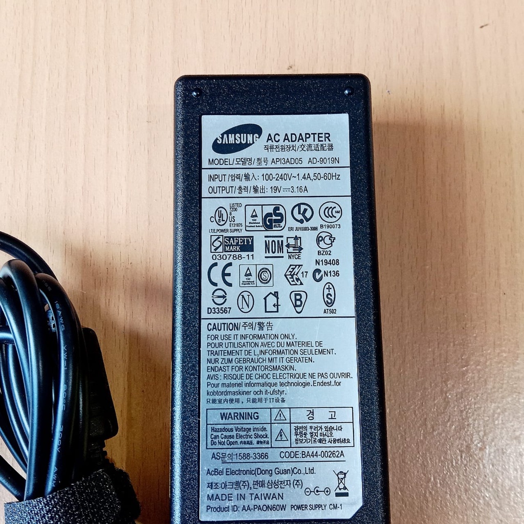 Adaptor Charger Laptop Samsung 19v - 3.16a (PIN) DC.5.5x3.0MM Samsung NC108 NC108P N100 N148 N128 N125 NC110 NC111 SAMSUNG NP355 NP355V4X NP350 NP270 NP275 R428 R429 19V 3.16A