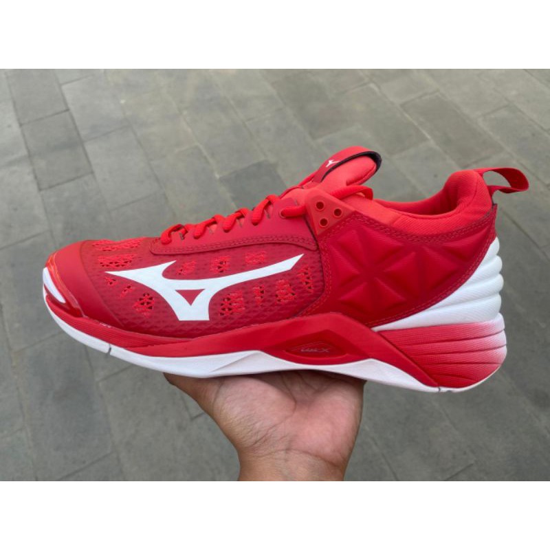 mizuno momentum low
