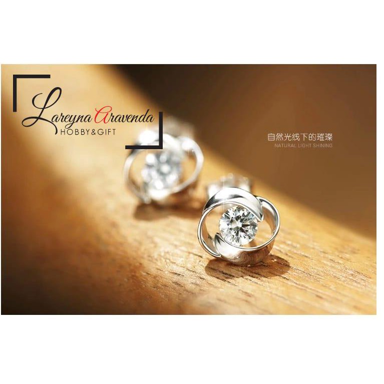 Anting Titanium Wanita Model Bunga Kristal Crystal Swarovski AT011