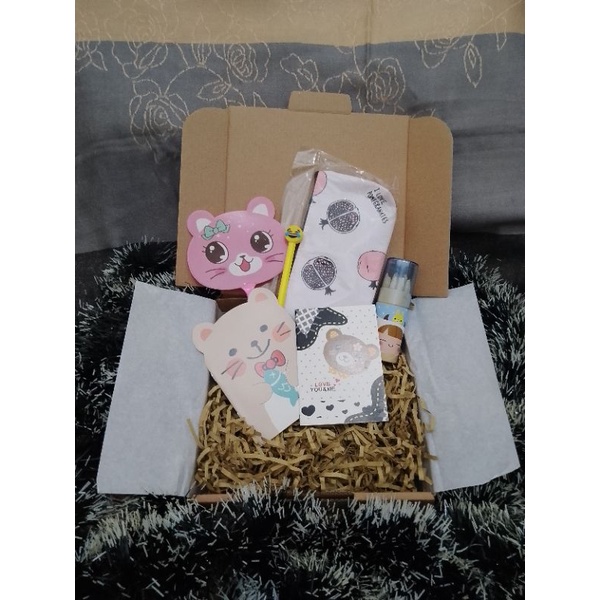 

hampers/ kado/ alat tulis