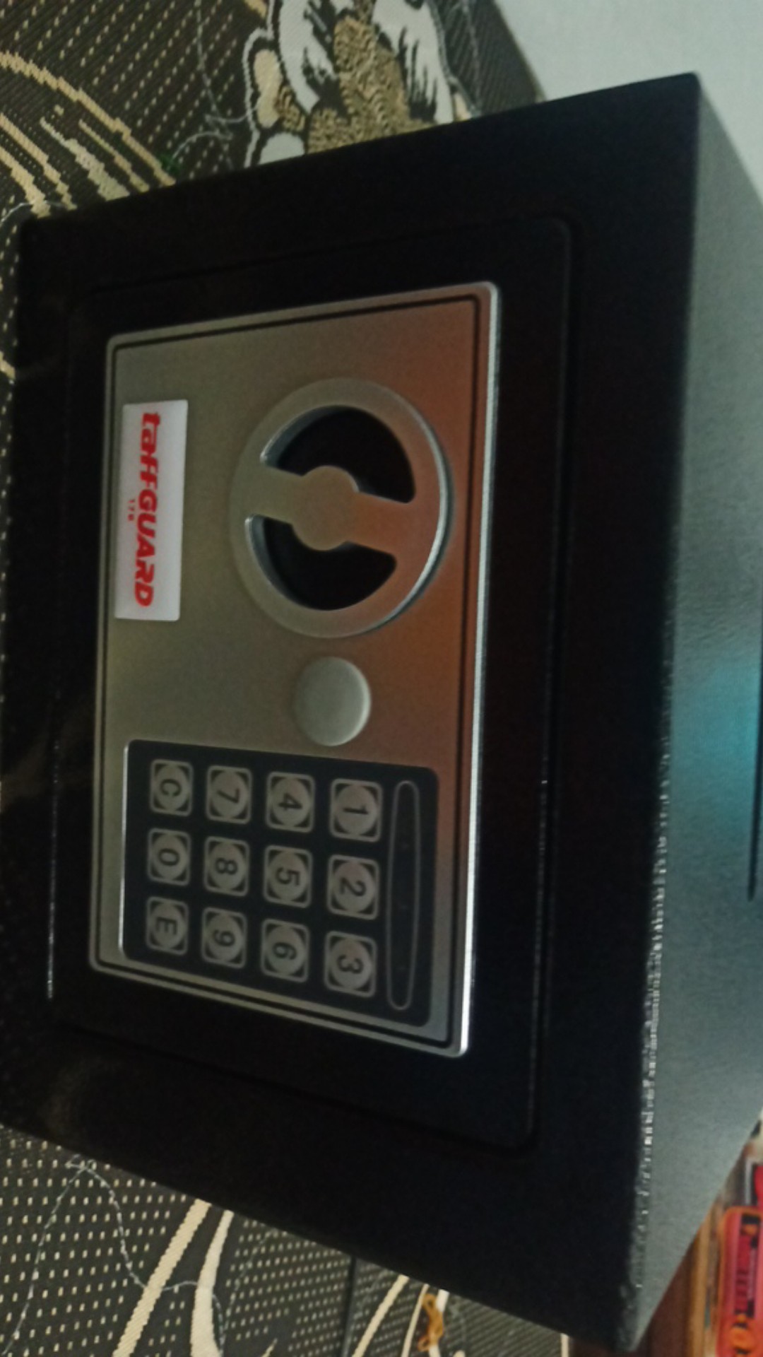 Taffguard Brankas Mini Electric Password Deposit Box With Lubang Celengan 4.6l - 17e - Black