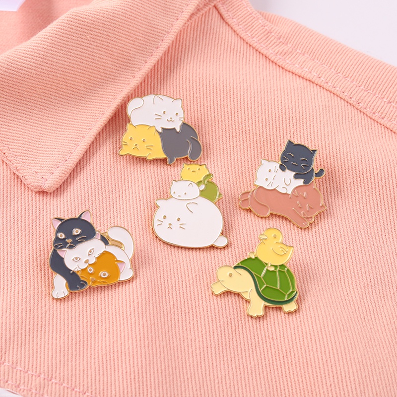 Bros Pin Enamel Bentuk Kartun Hewan Kucing / Bebek / Kura-Kura 5 Model Untuk Dekorasi Tas Ransel