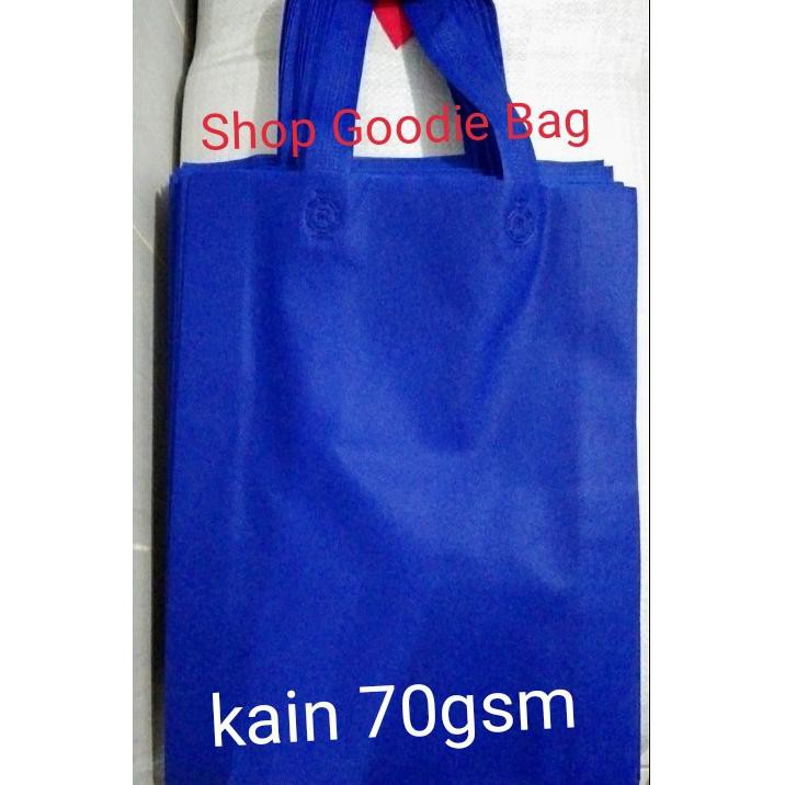 

Ls2Code 1lusin (12pcs) PaHe (PAket HEmat) Goodie Bag Handle uk 30x40x8 kain 70gsm / Tas Spunbond(sia