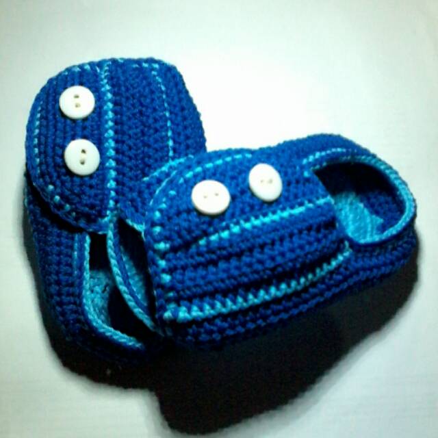 Sepatu sandal rajut