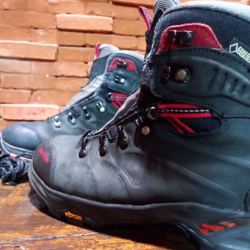 sepatu mammut