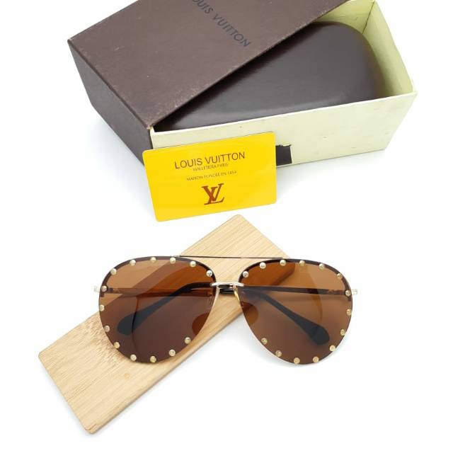Kacamata wanita louis vuitton