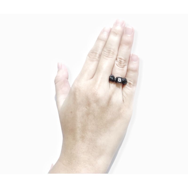 Cincin Tali Custom Inisial Nama Black Monochrome Opening Ring Initial