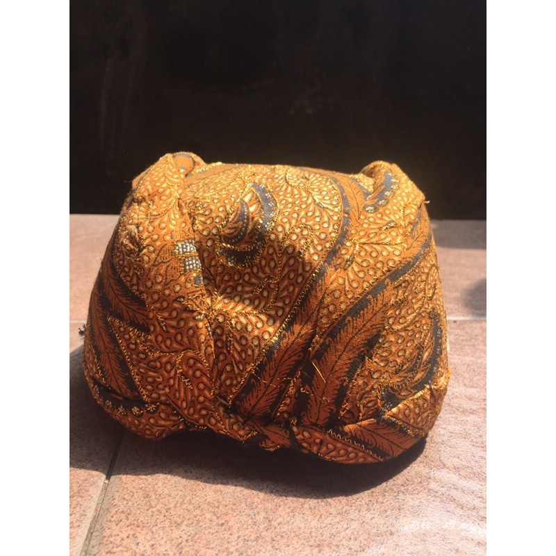 Asesoris Pernikahan adat Jawa:Blangkon.Bahan:Kain.Produk:Lokal.Baru