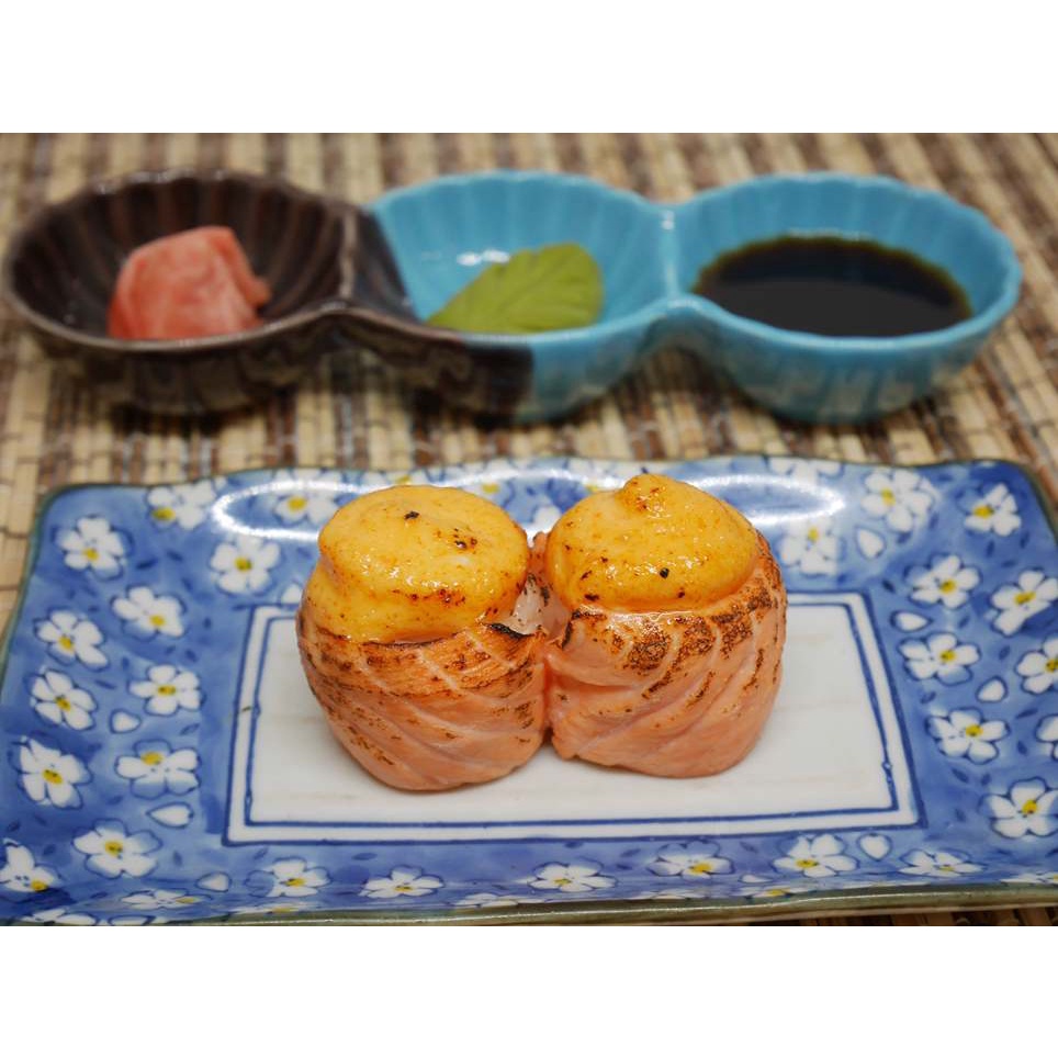 

SALMON CHEESE NIGIRI