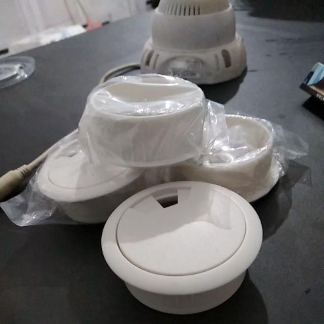 Tutup Lubang Kabel Komputer Warna Putih