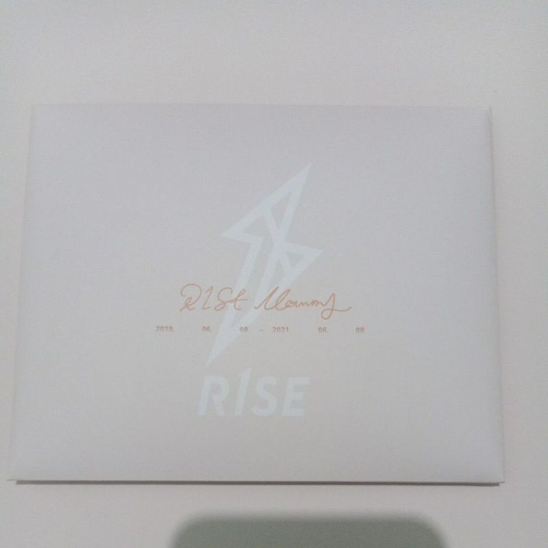 R1SE OFFICIAL POSTCARDS