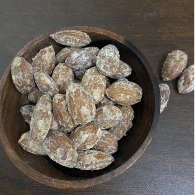 

Roasted Almond with Coconut Sugar / Almond Panggang Manis 250gr