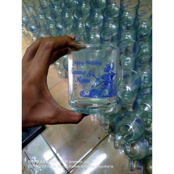 

Souvenir Gelas Ucm 72 Bening