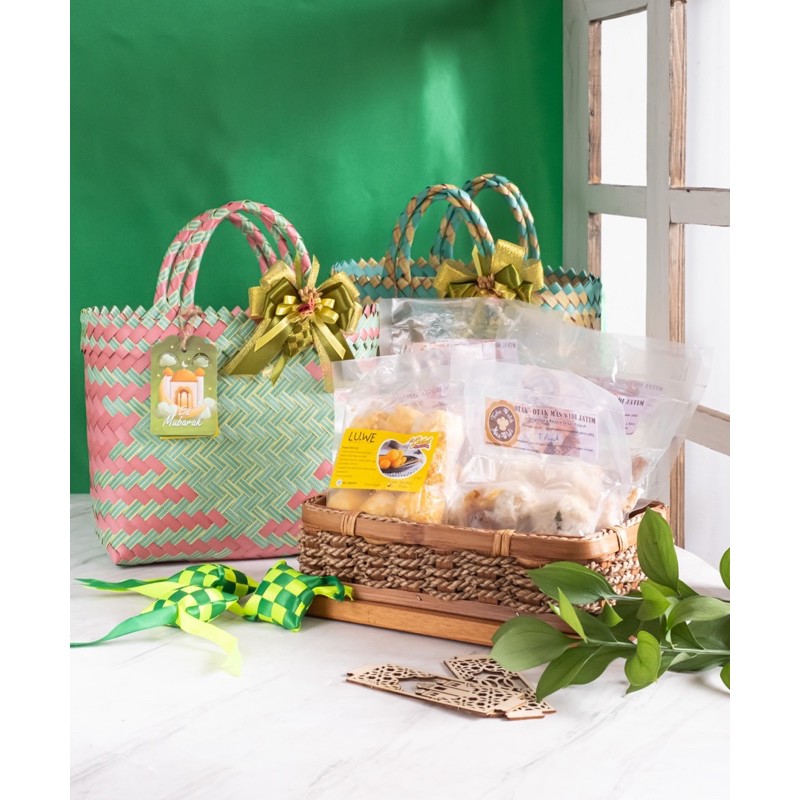 

HAMPERS RAYA LU.WE (Woven Bag Small) Hampers Ramadhan | Hampers Lebaran | Parcel Lebaran