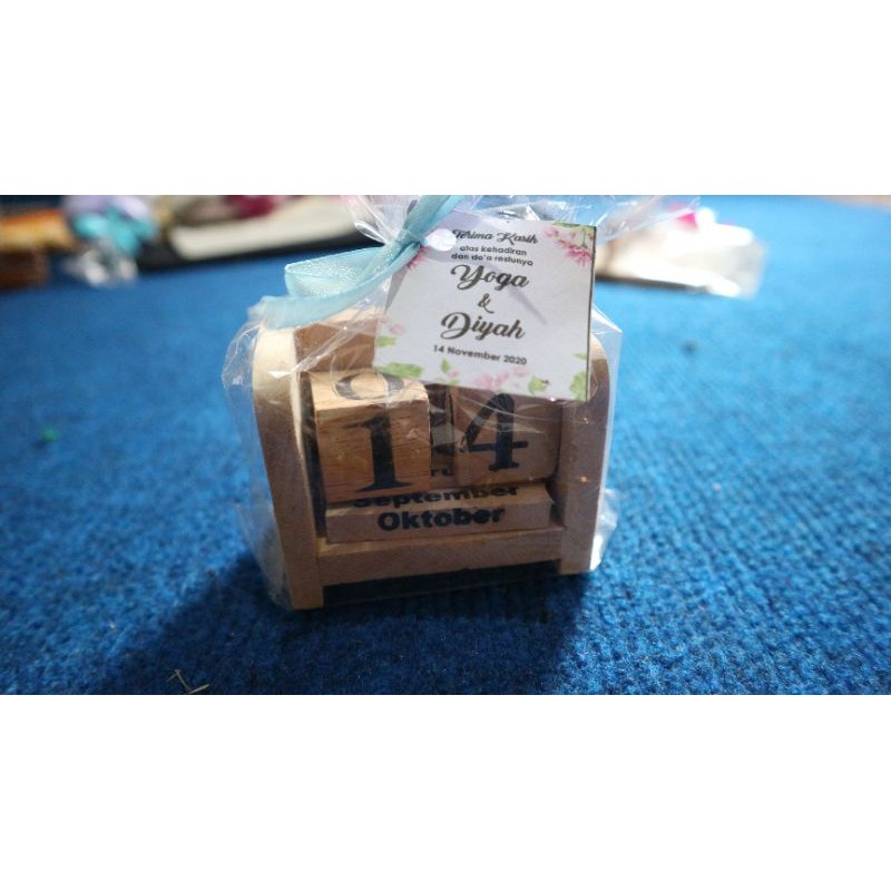 

Souvenir Pernikahan Kalender Abadi