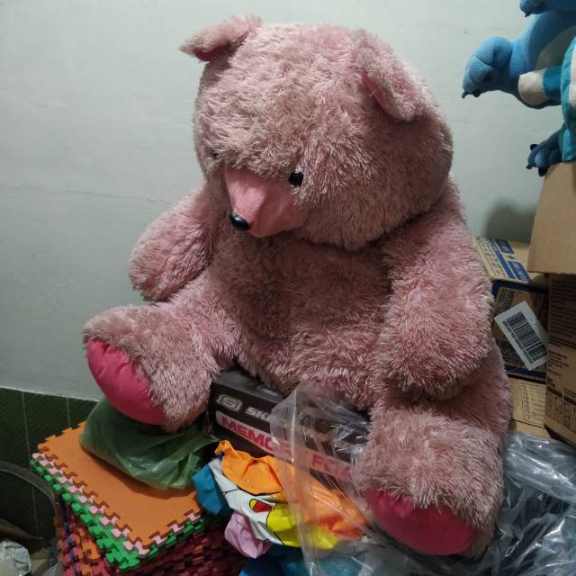 Boneka beruang besar