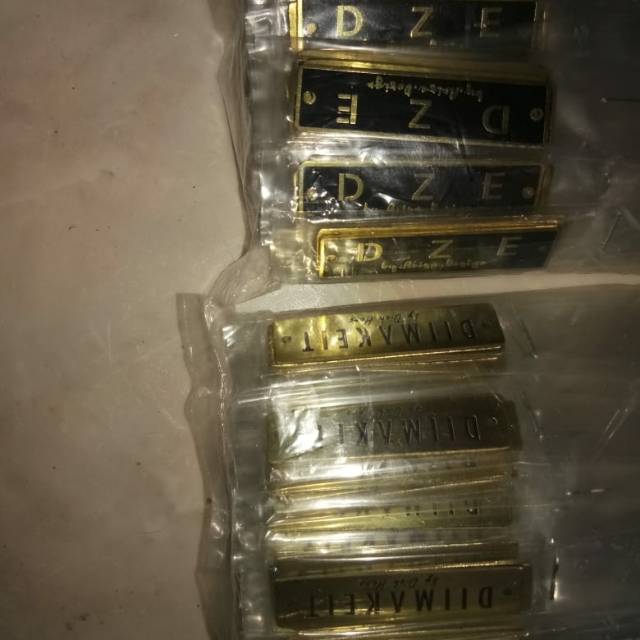 

Label plat gold dan silver